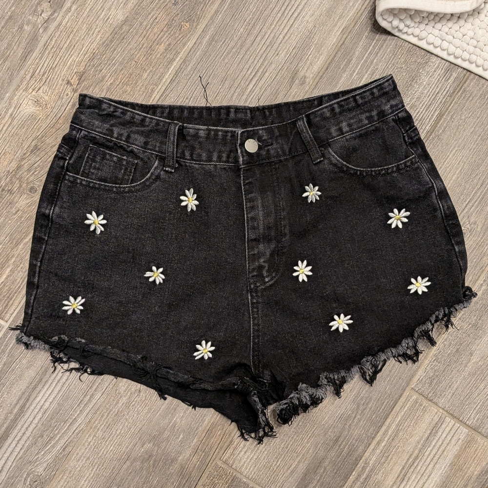 Black Daisy Embroidered Denim Shorts